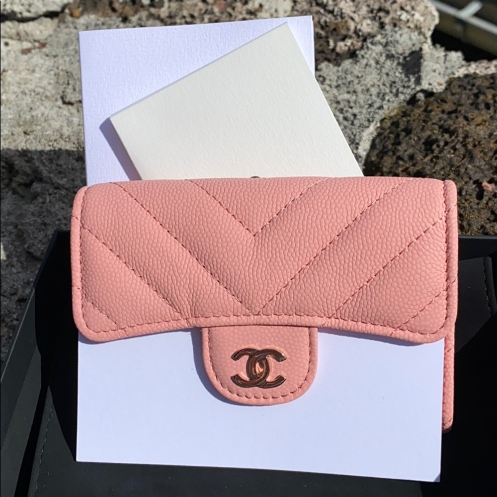 💯 Authentic Chanel Chevron Snap Card Case